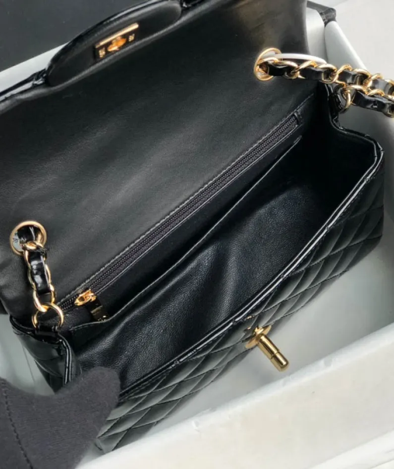 Chanel Patent Leather Pouch Model: 1116 size: 20cm