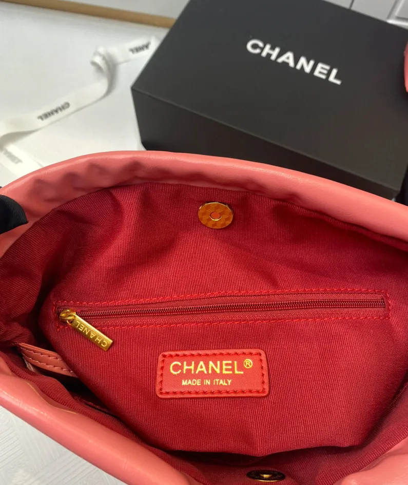 Chanel Underarm Bag Model: 8828 Size: 30*27*7 40*33*8