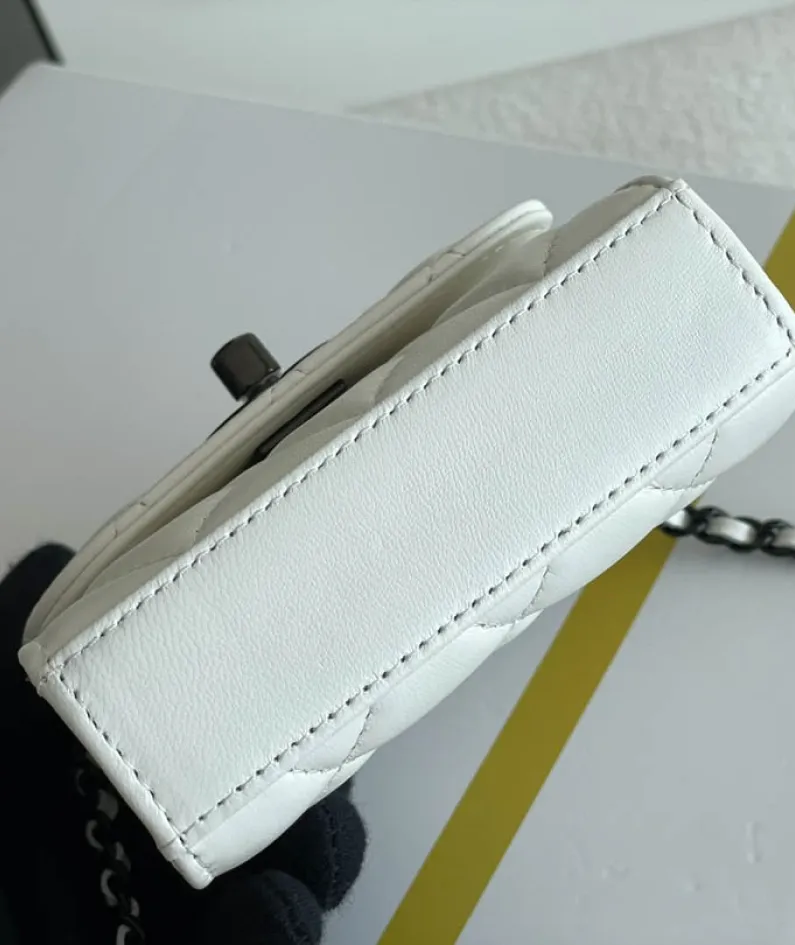 Light Gold Buckle Size: 11x11x5.5cm