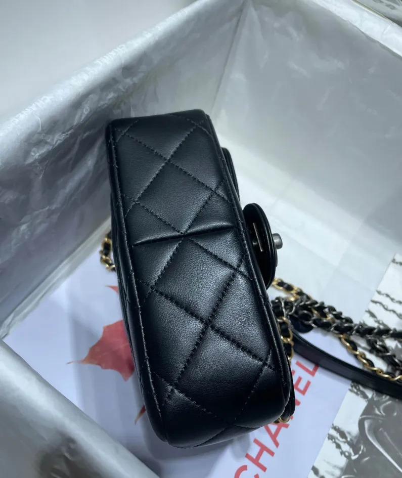 Gold leather rhombus bag Size: 11x19x8cm