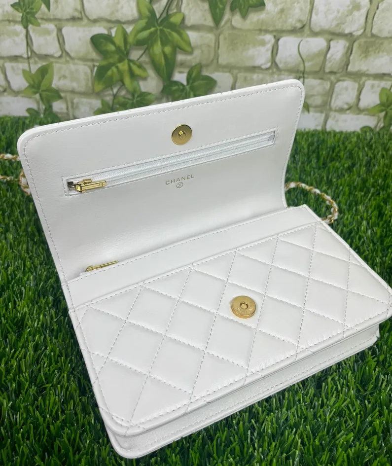Chanel Stewardess Bag Size: 19cm Style: AP3009