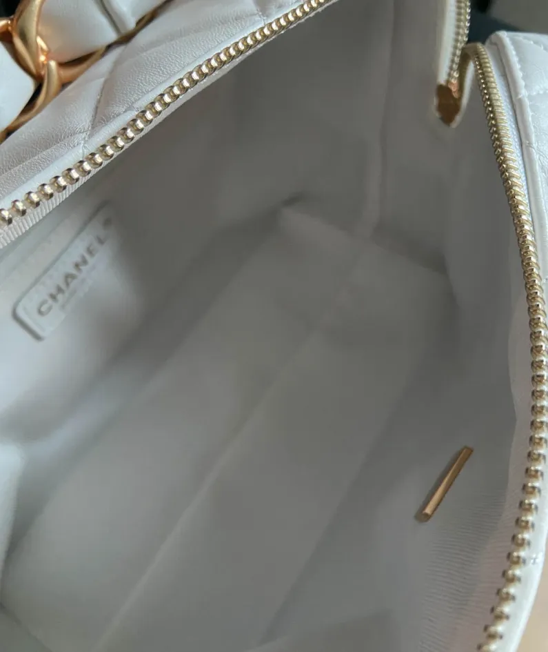 CHANEL Size: 22*10*15