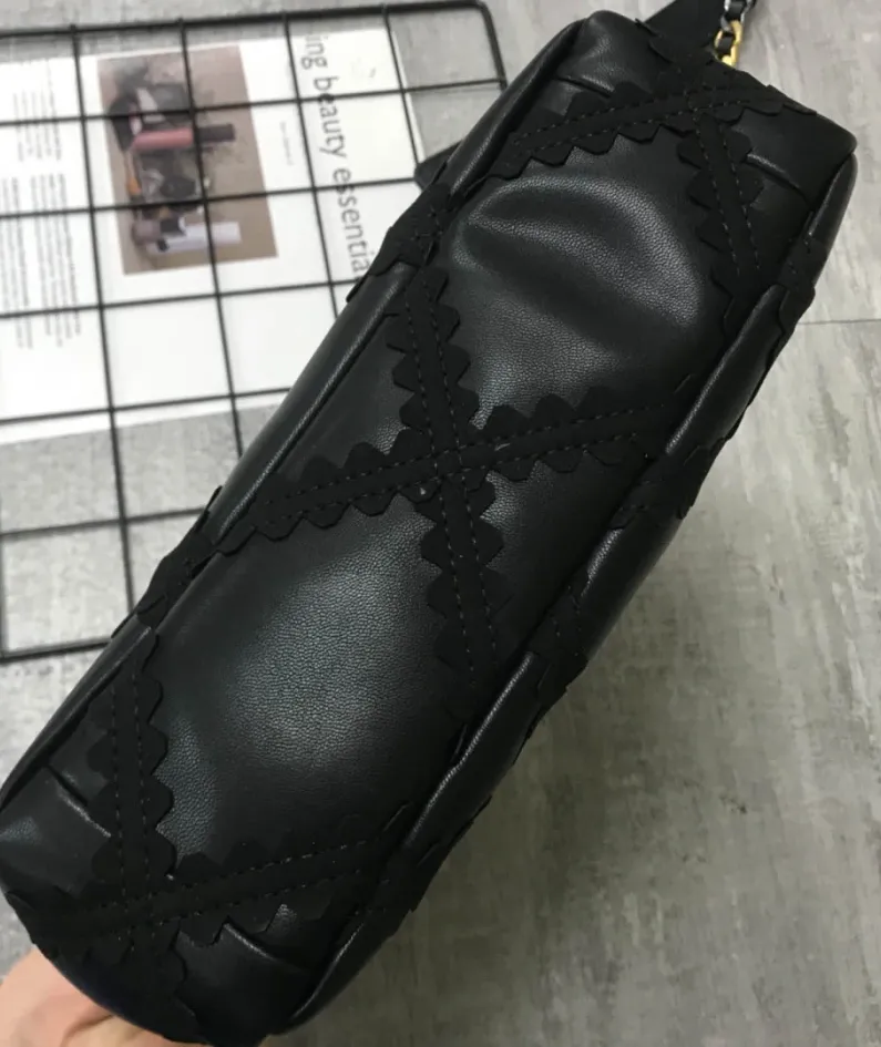 Handbag Size: 30/21/10