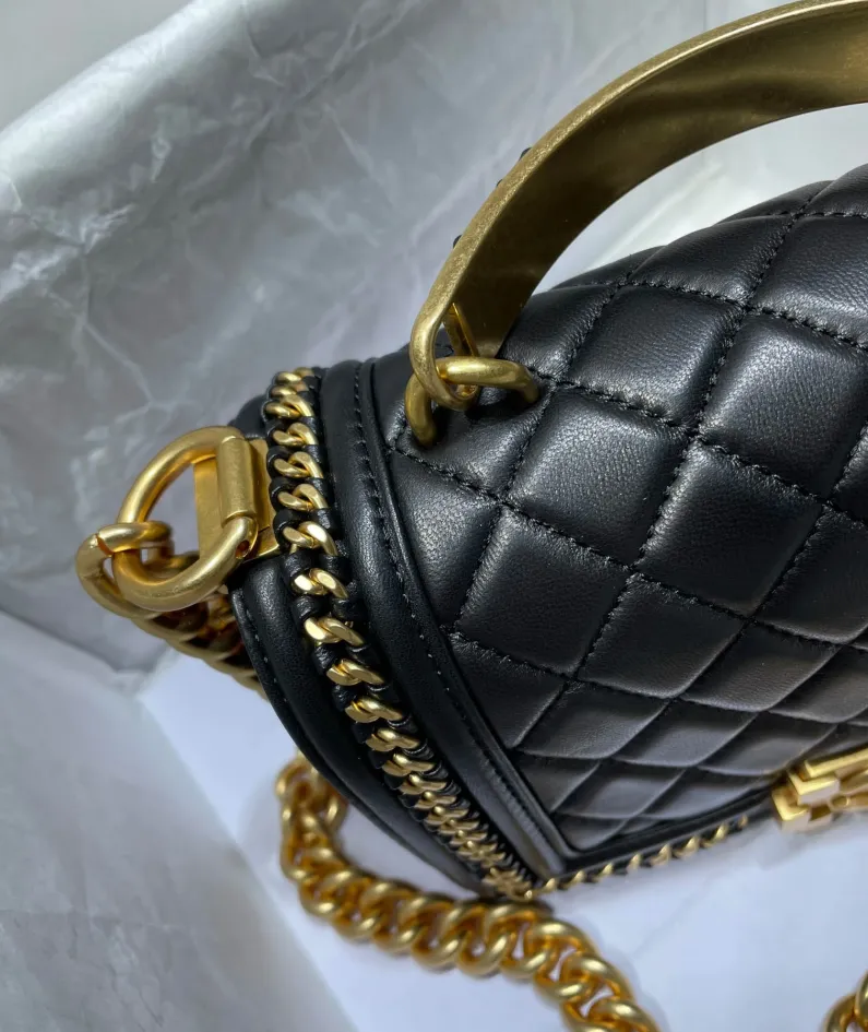 CHANEL wrist bag size: 20