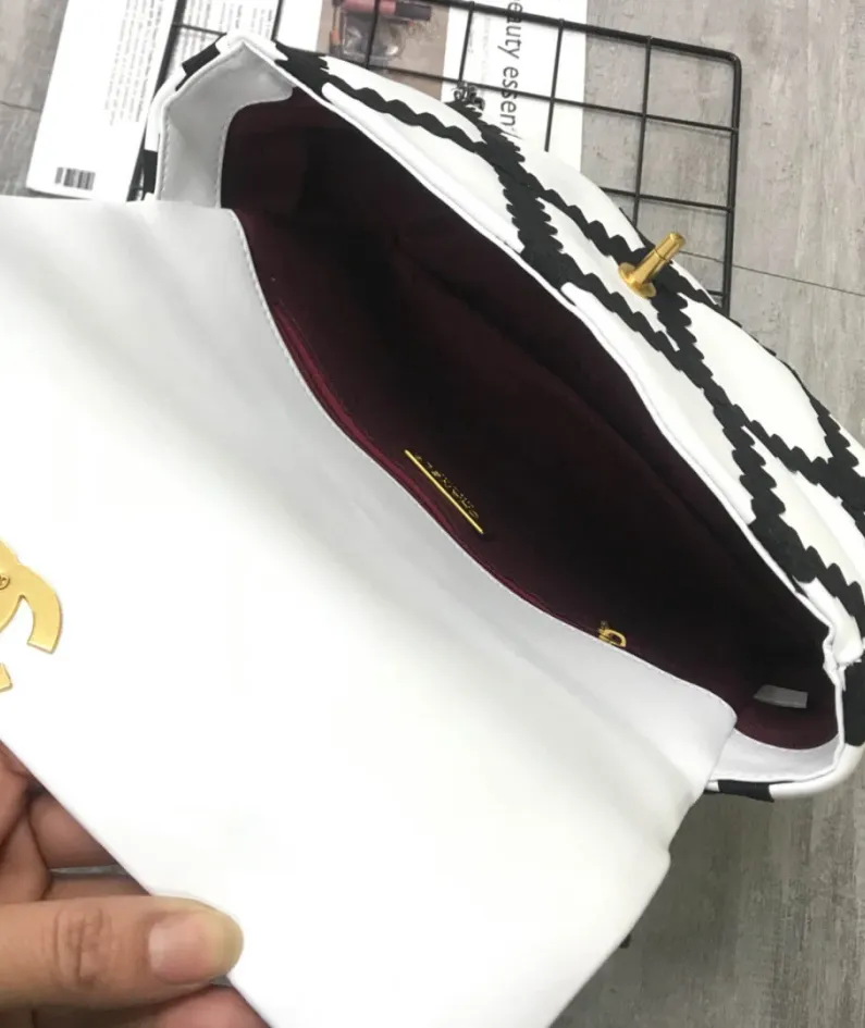 Handbag Size: 30/21/10