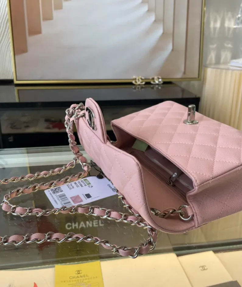 Light Silver Metal Bag Size: 20cm Ident No.: 01116