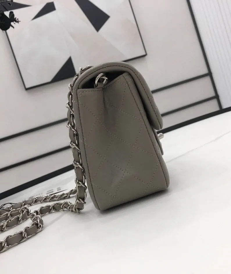 classic flap lambskin light gold buckle classic flap size:17cm
