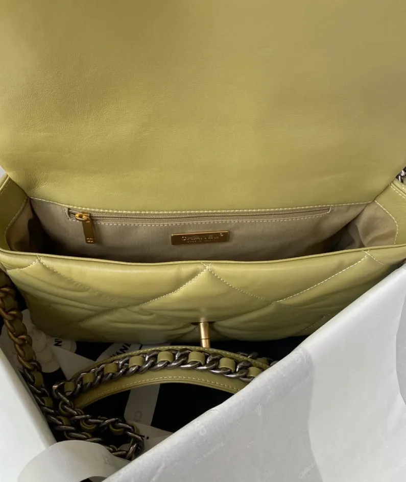 Chanel Size: 19cm Style: 81225 White