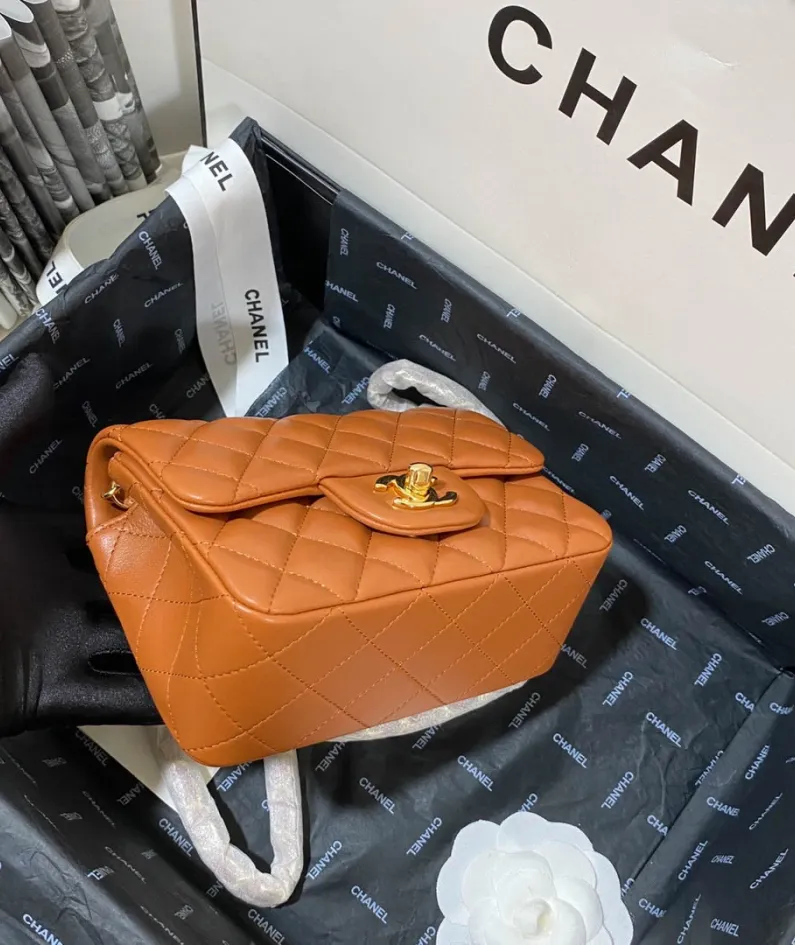 Lambskin Model: 1115 Size: 17cm