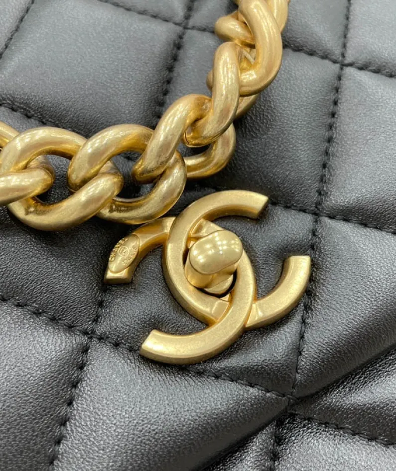 chanel Size: 14*19*4cm Model: AS2734