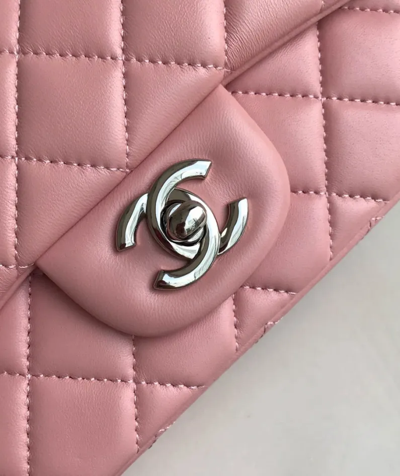 Lambskin Small Bag Size:20X13x7cm Model: 1116