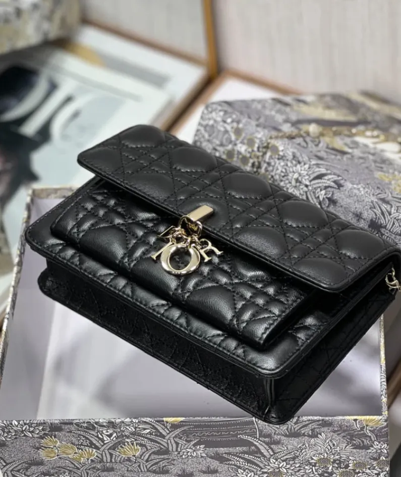 Lady Collection Chain Handbag Size: 19.5cm
