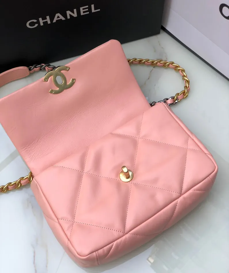 Chanel Model: S1160 Size: 26cm
