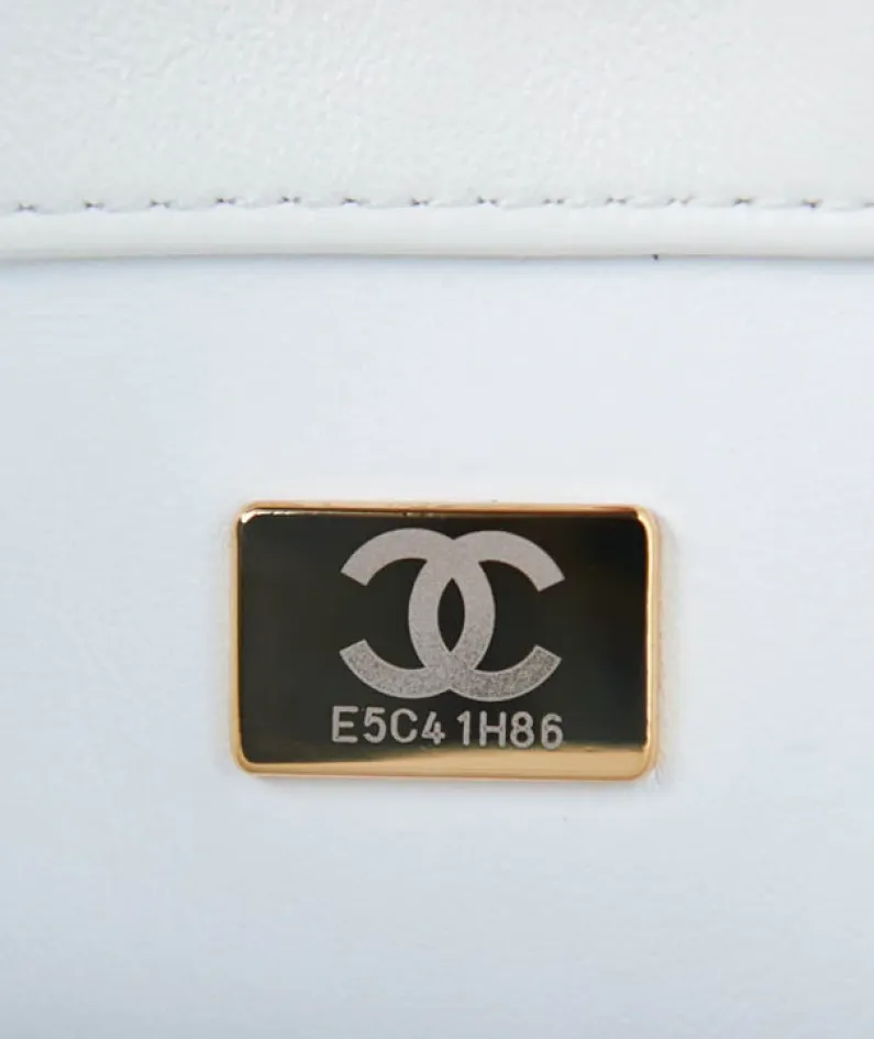Chanel One Shoulder Crossbody Model Number: AS3114 Size: 16-22-7cm