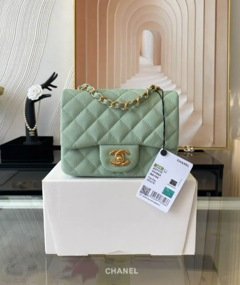 Light Silver Metal Bag Size: 20cm Ident No.: 01116