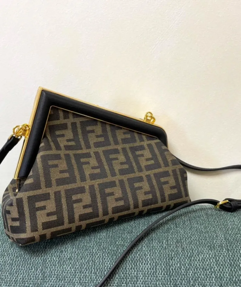 FEND1 First Size: 32.5x15x23.5cm 26x9.5x18cm