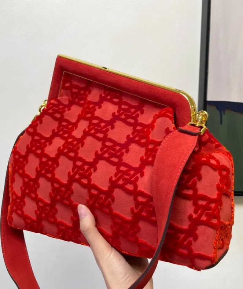 FEND1 First Size: 32.5x15x23.5cm 26x9.5x18cm