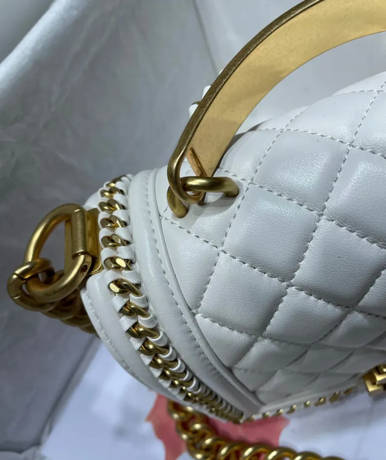CHANEL Size: 20