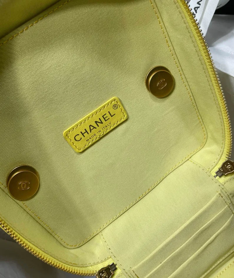 CHANEL Portable ️Crossbody Model: 2020SS ️Size: 16.5*16.5*15