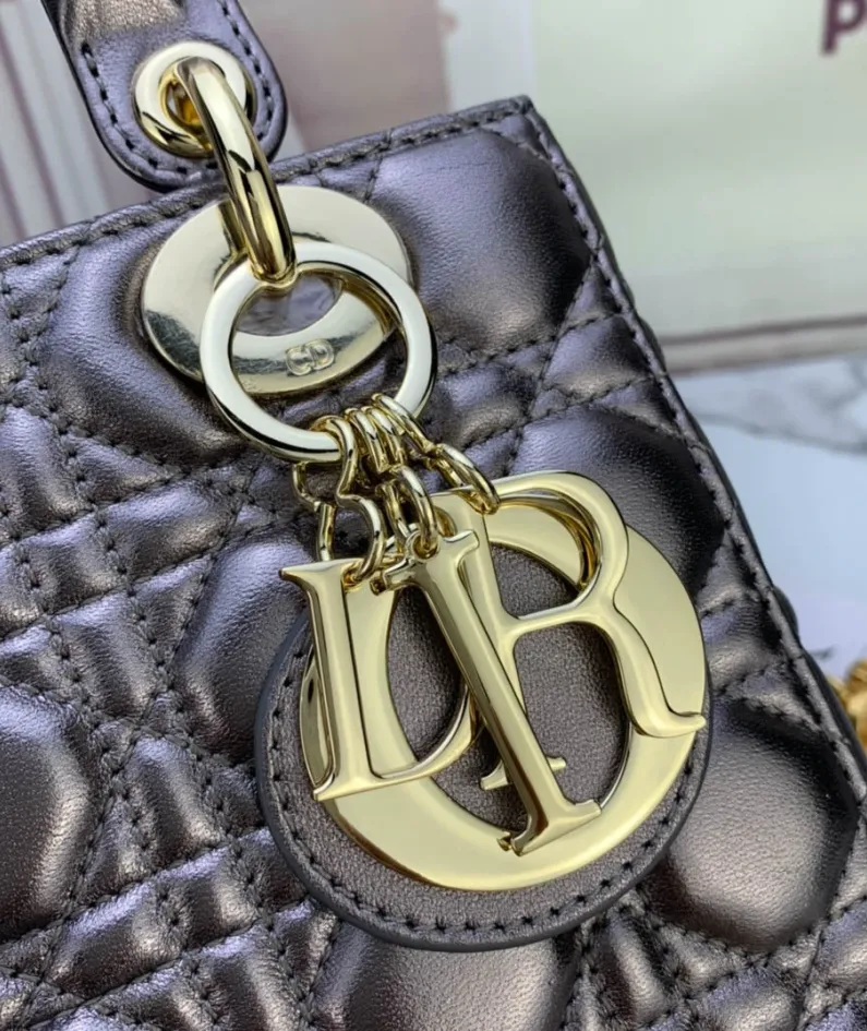 Model: D6806 Size: 20 x 16.5 x 8 cm