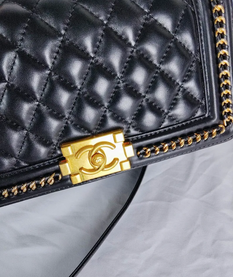 Lambskin Size: 25*16*9cm Style: 67086-1