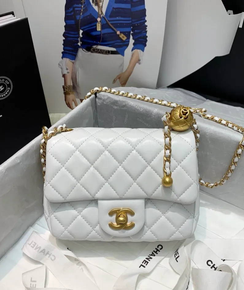 classic flap lambskin light gold buckle classic flap size:17cm