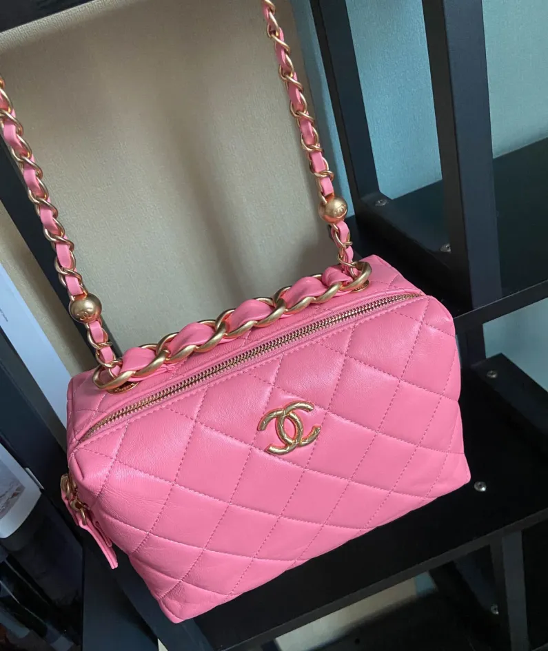 CHANEL Size: 22*10*15