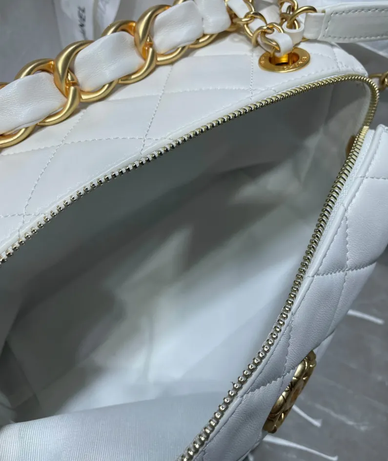 Chanel shoulder bag size: 22*10*15