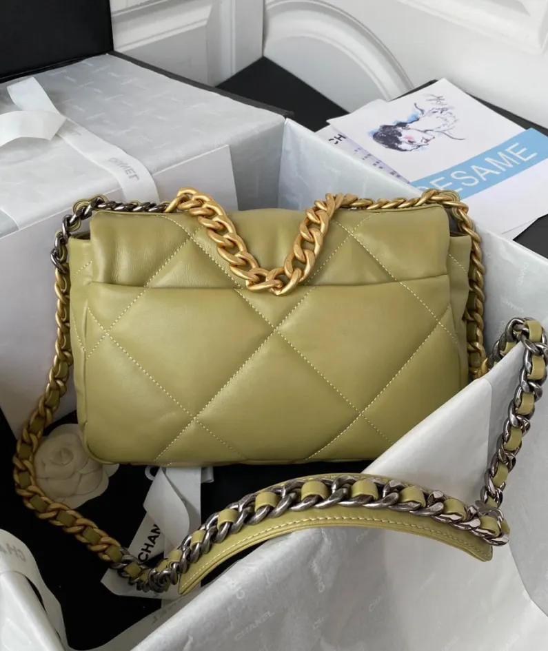 Chanel Size: 19cm Style: 81225 White