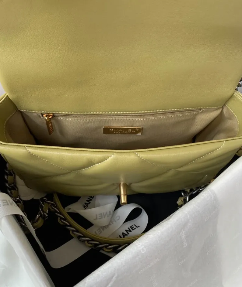 Chanel Size: 19cm Style: 81225 White