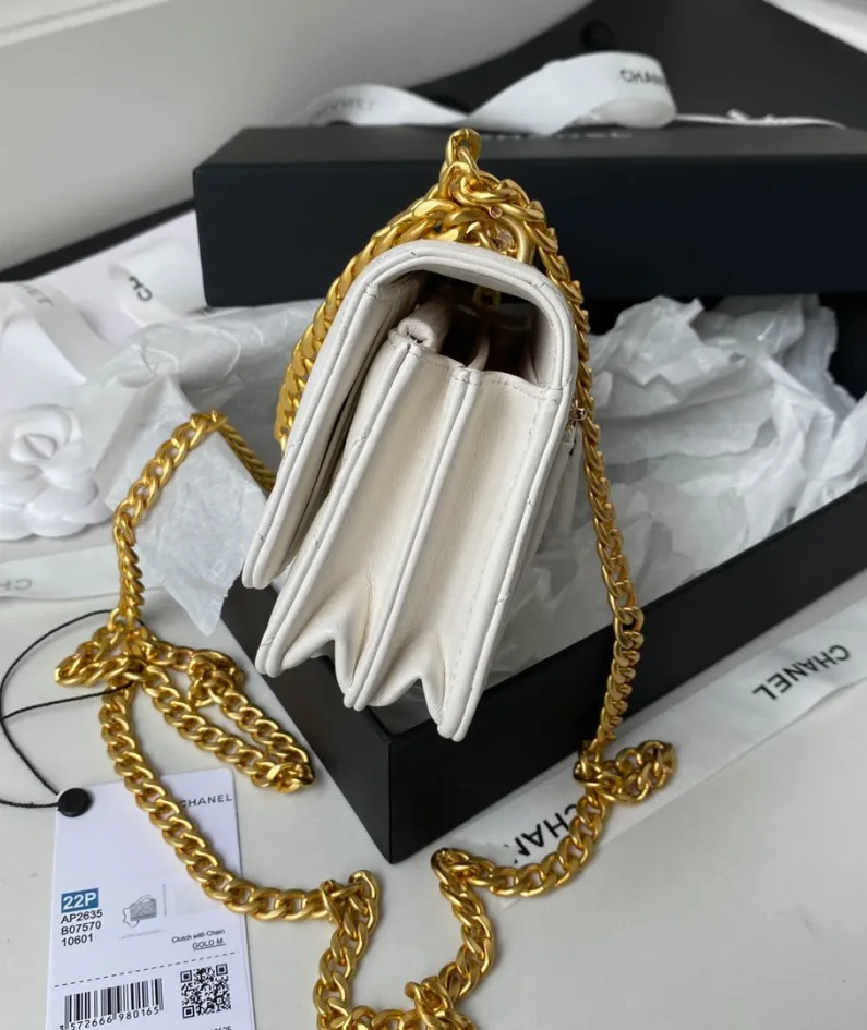 Lambskin Size: 11x15.5x4.5cm