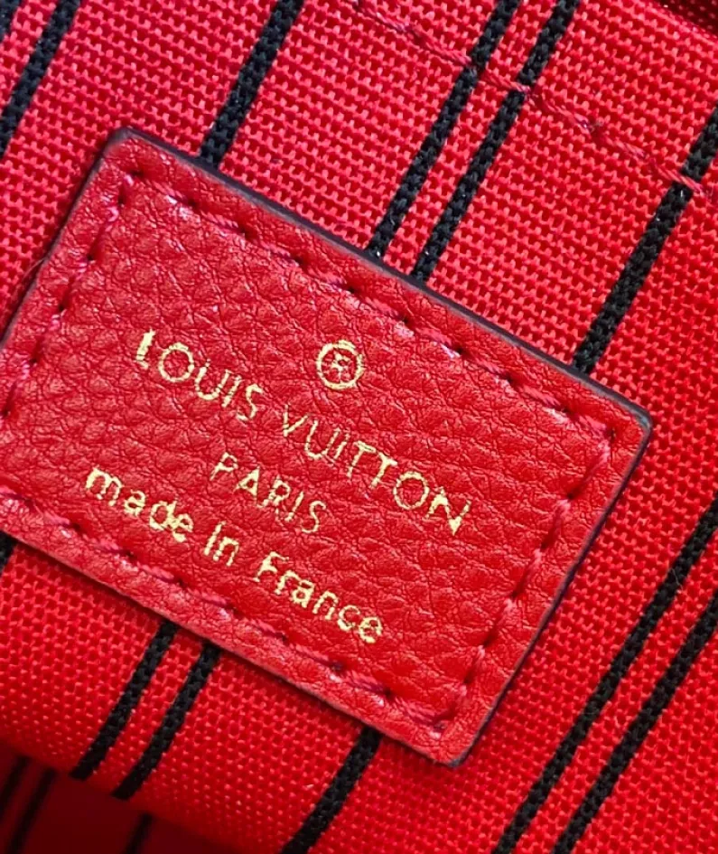 Louis Vuitton size: 33x23x15cm