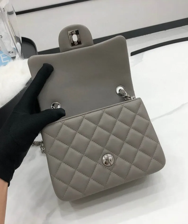 classic flap lambskin light gold buckle classic flap size:17cm