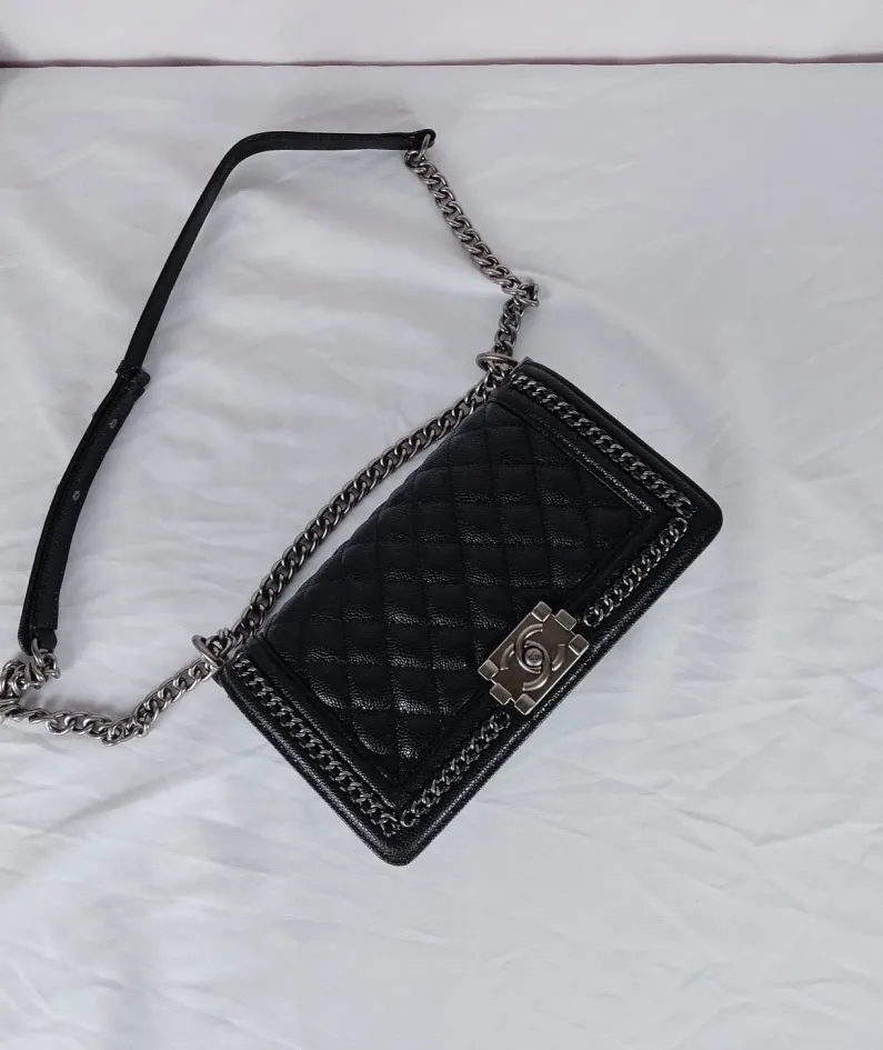 Lambskin Size: 25*16*9cm Style: 67086-2
