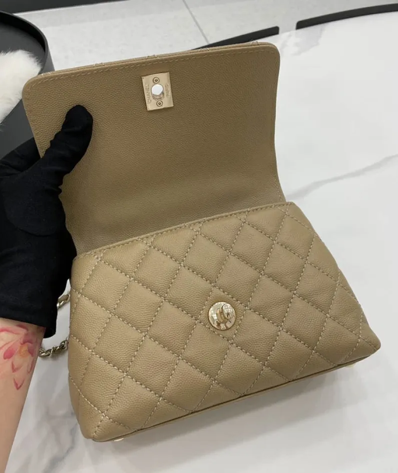Chanel Size: 19cm/23cm/28cm Model Number: AS2215/92990/92991