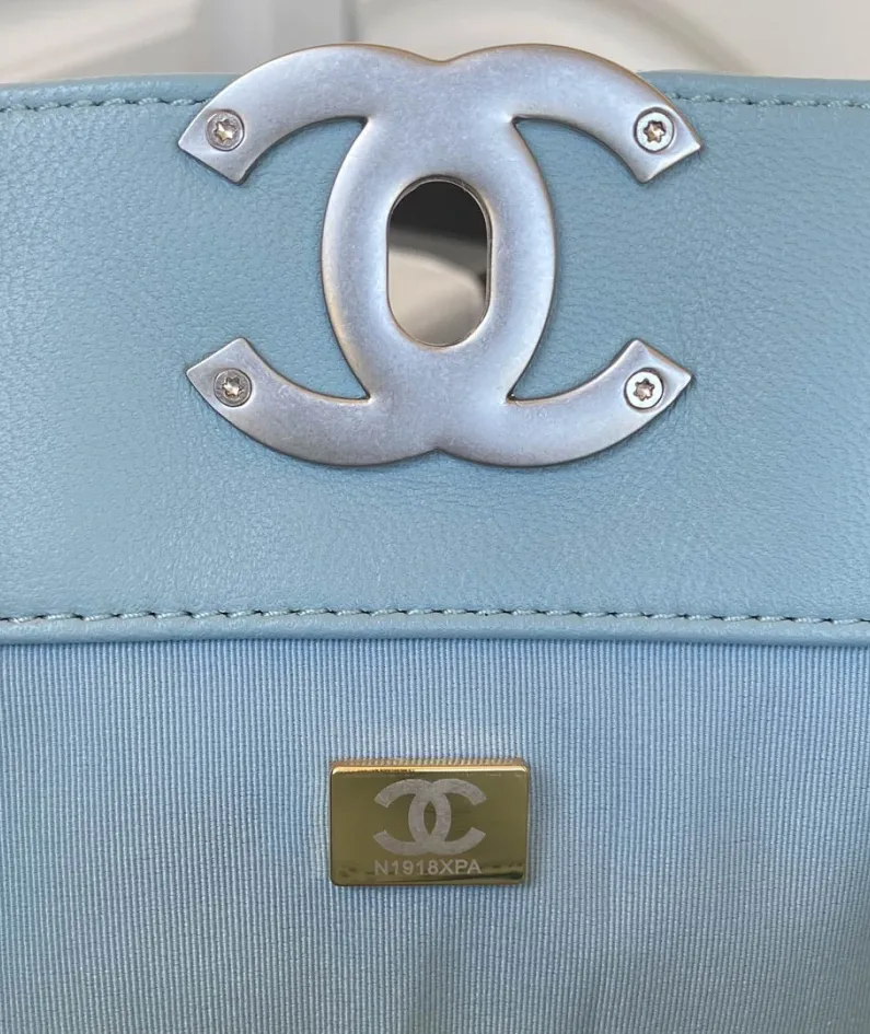 Lambskin Model: AS3519 Size: 30*37*10cm