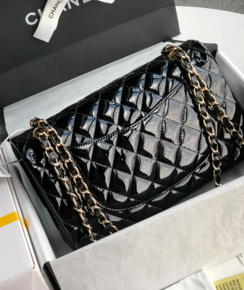 Chanel patent leather pouch size:25.5cm Ident No.: 1112
