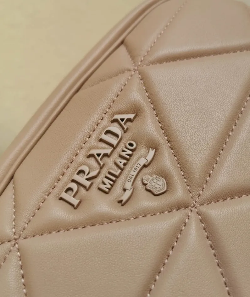Prada shoulder bag Size: 13.5x21cm 1BH141