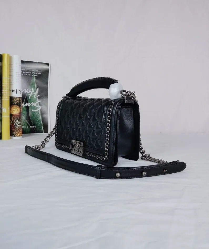 Lambskin Size: 25*16*9cm Style: 67086-1