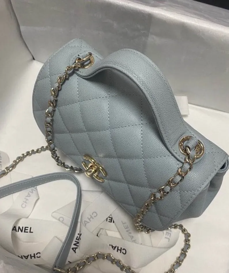 CHANEL pearl ball pattern size:19x7x14cm model number 93749