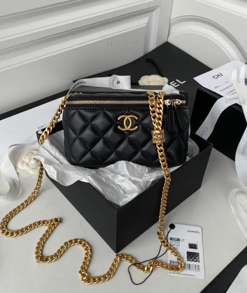 Exquisite and chic chain Size: 8.5*11*7cm