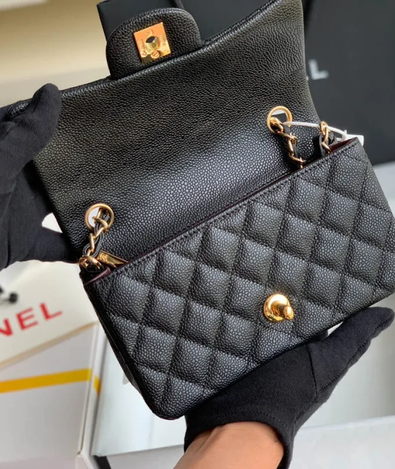 Lambskin Small Bag Size:20X13x7cm Model: 1116