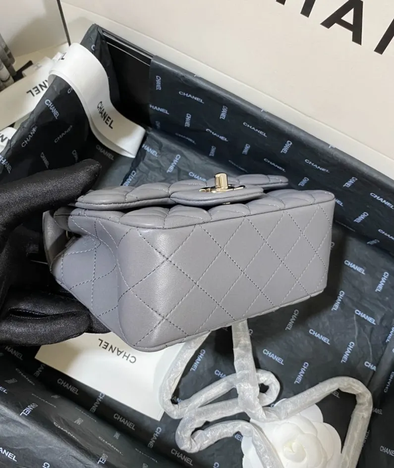 Lambskin Model: 1115 Size: 17cm