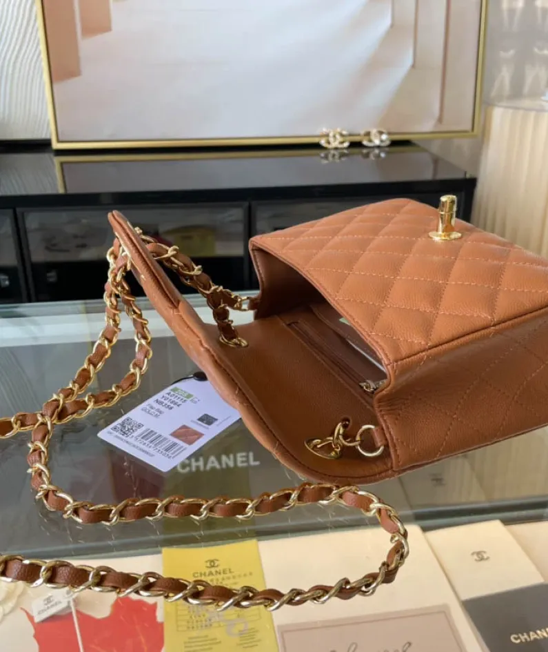 Light Silver Metal Bag Size: 17cm Ident No.: 01115