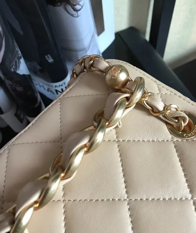 CHANEL Size: 16.5*16.5*15