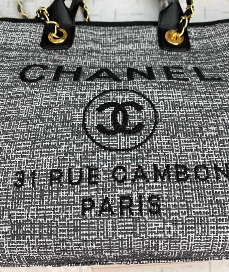 Chanel One Shoulder Handbag Size: 38*30*20 Style: 8820