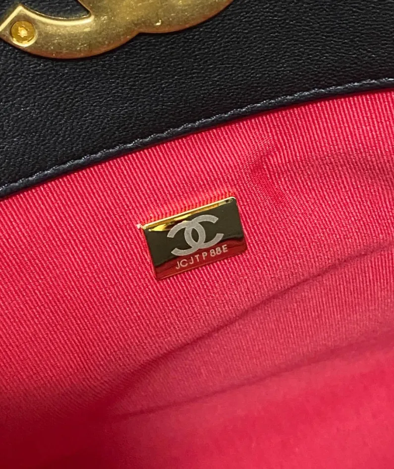 Chanel Style: AS3660 Size: 264010cm
