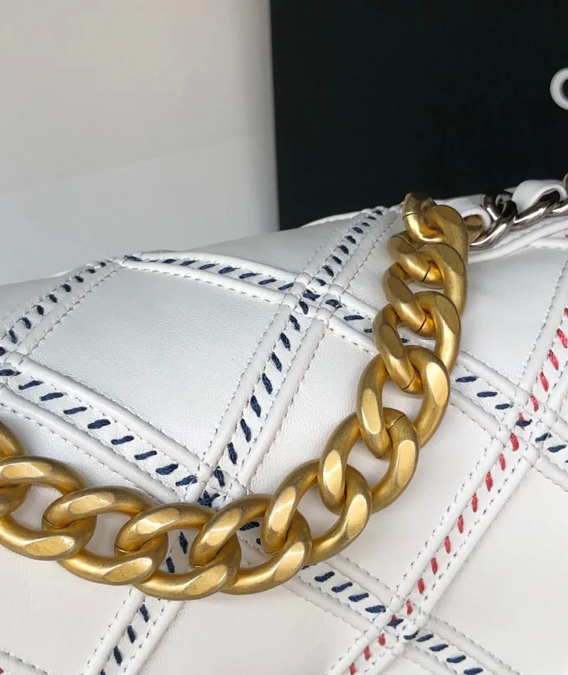 Chanel Model: S1160 Size: 26cm