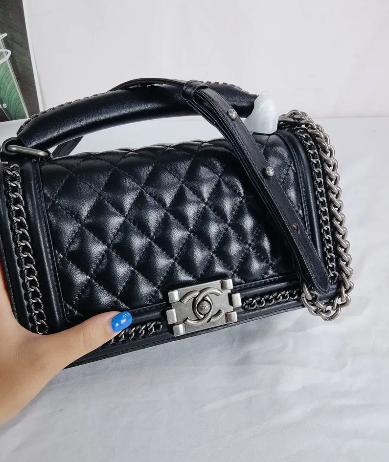 Lambskin Size: 25*16*9cm Style: 67086-1