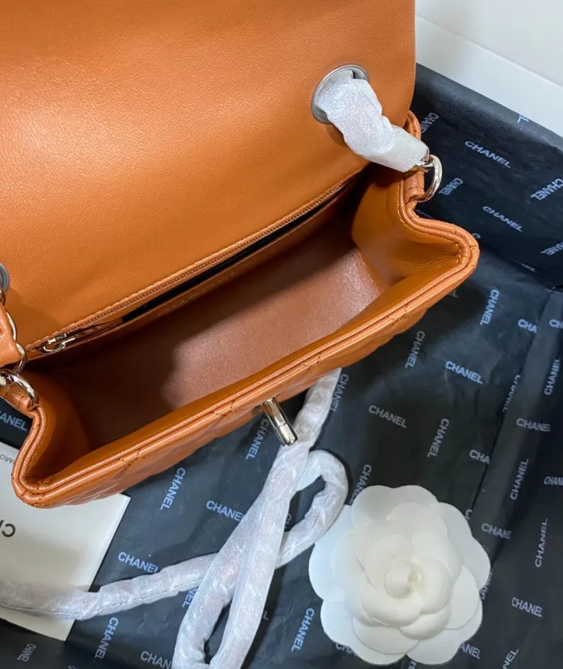 Lambskin Model: 1115 Size: 17cm